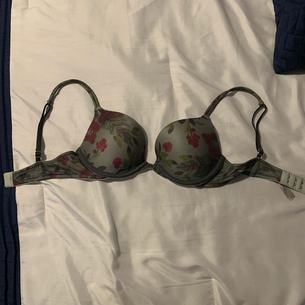 Victoria’s Secret Push Up Bra SIZE 32B